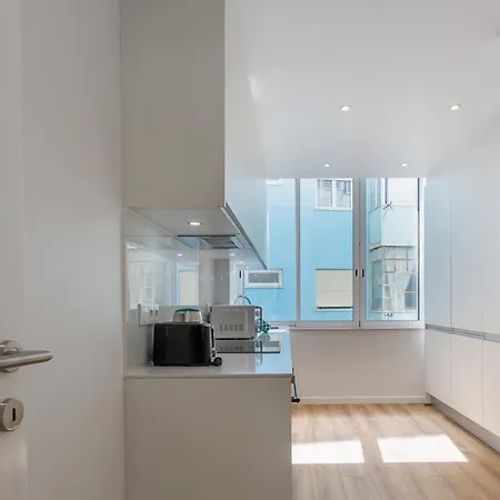 Apartment Bright & Comfy In By Lovelystay *